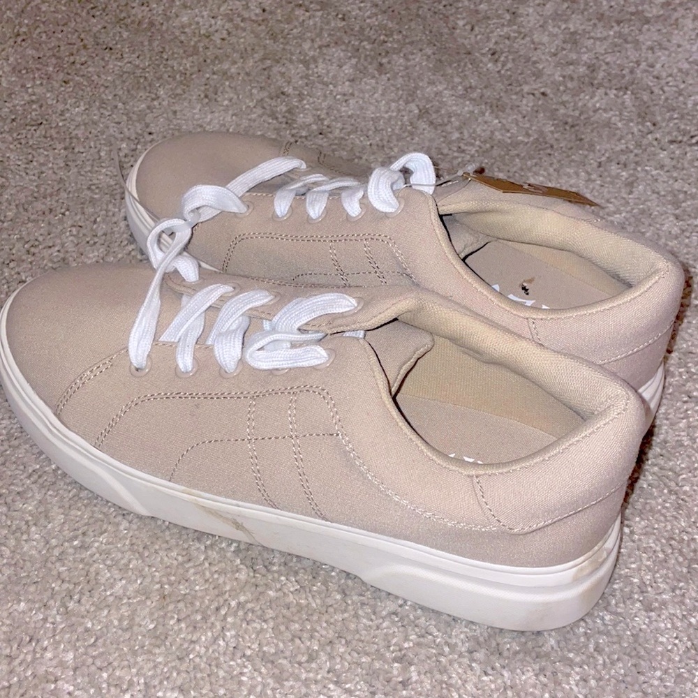 Mad love comfortable walking shoes canvas tan size 9 new